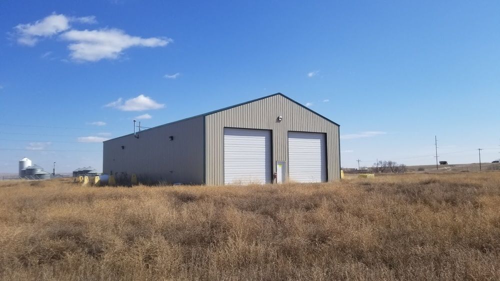 RJ Corman-5,000 SQ FT Shop On 10 Acres With Office Trailer : 6011 138th Ave NW, Williston, ND 58801